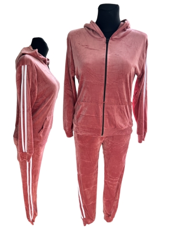 Женский велюровый костюм